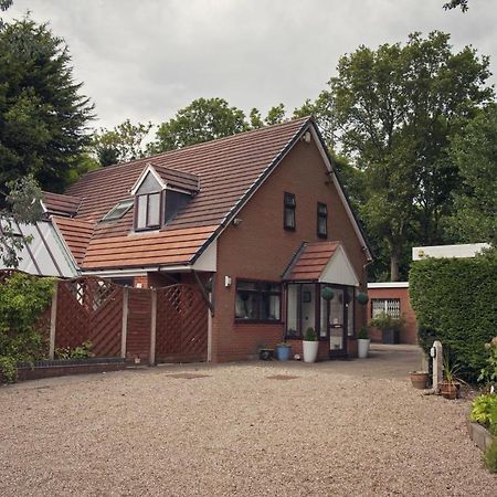 Woodlands Bed And Breakfast Solihull Exterior photo